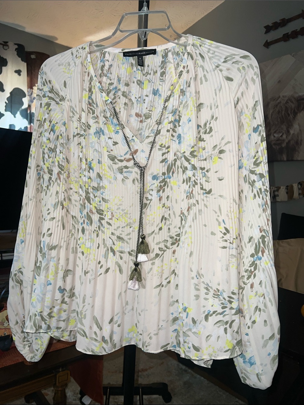 White House Black Market Ivory Floral Pleated V-Neck Blouse
